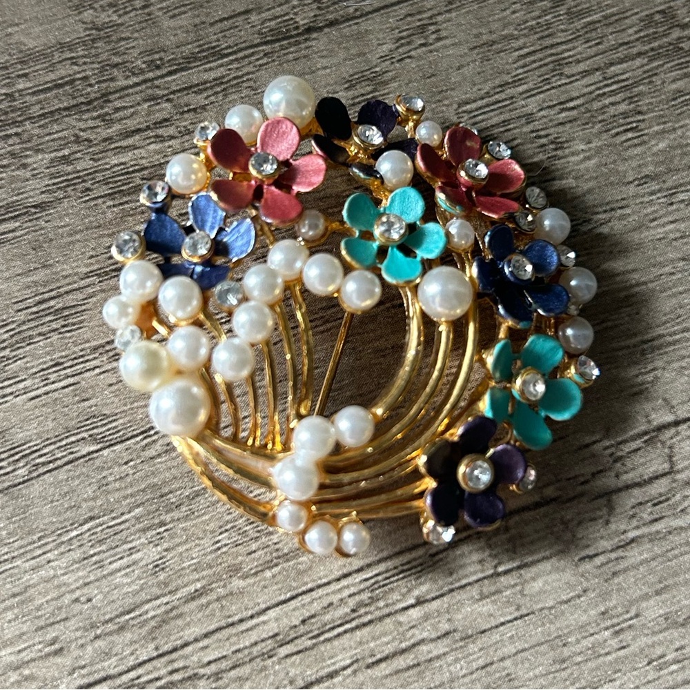 Vintage floral and pearl brooch